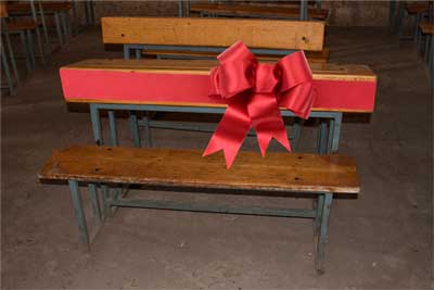 desk with bow